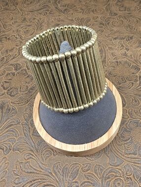 Vintage Wide Gold-Tone Ribbed Bead Stretch Cuff Bracelet